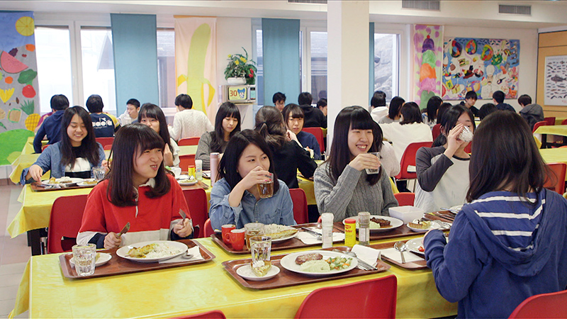 学校での生活 高校留学 スイス公文学園。スイスにある全寮制の高校。海外高校進学はグローバルな視点と自立性・社会性を育成。